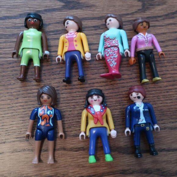 7 pcs Female Playmobile Figures - Picture 2 of 11